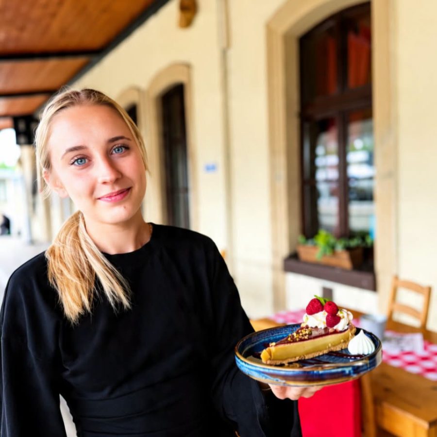 Tarta pistacja-malina… I Ania…  To jej r…